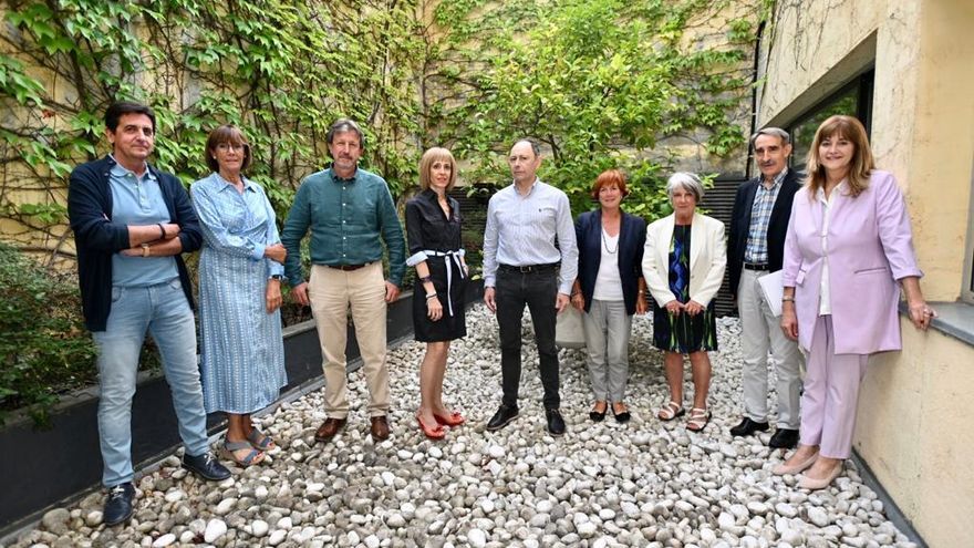 (Izda-dcha) Javier Onieva, Mercedes Ferro, Luis Ordoki, Isabel Moreno, José Ángel Andrés, Juana García, Pilar Aramburo, José Luis Martín Nogales y Estrella Lamadrid.