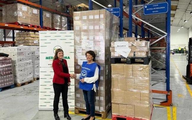 Mercadona dona 25.100 toneladas de productos de primera necesidad. Mercadona dona 25.100 toneladas de productos de primera necesidad.