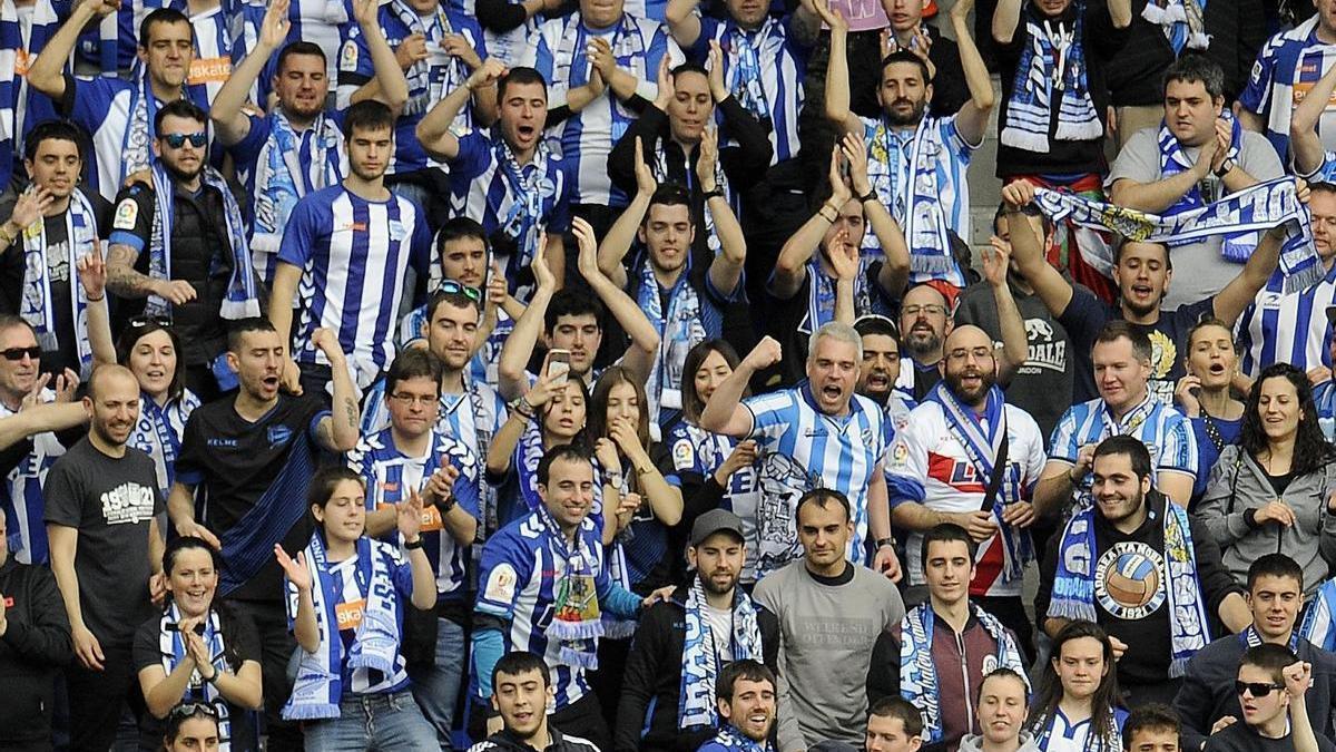 Aficionados del Deportivo Alavés en Ipurua