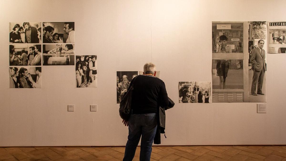 La exposición de imágenes de Koldo Chamorro, todas inéditas hasta la fecha, tiene un diseño moderno y dinámico.