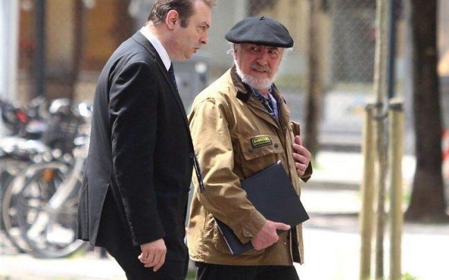 Kote Cabezudo, acompañado por su abogado Javier Sánchez, en una imagen de archivo. Kote Cabezudo, acompañado por su abogado Javier Sánchez, en una imagen de archivo.