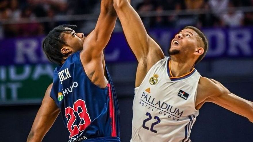 Enoch y Tavares, durante un duelo entre el Baskonia y Real Madrid, dos de los equipos más viajeros.