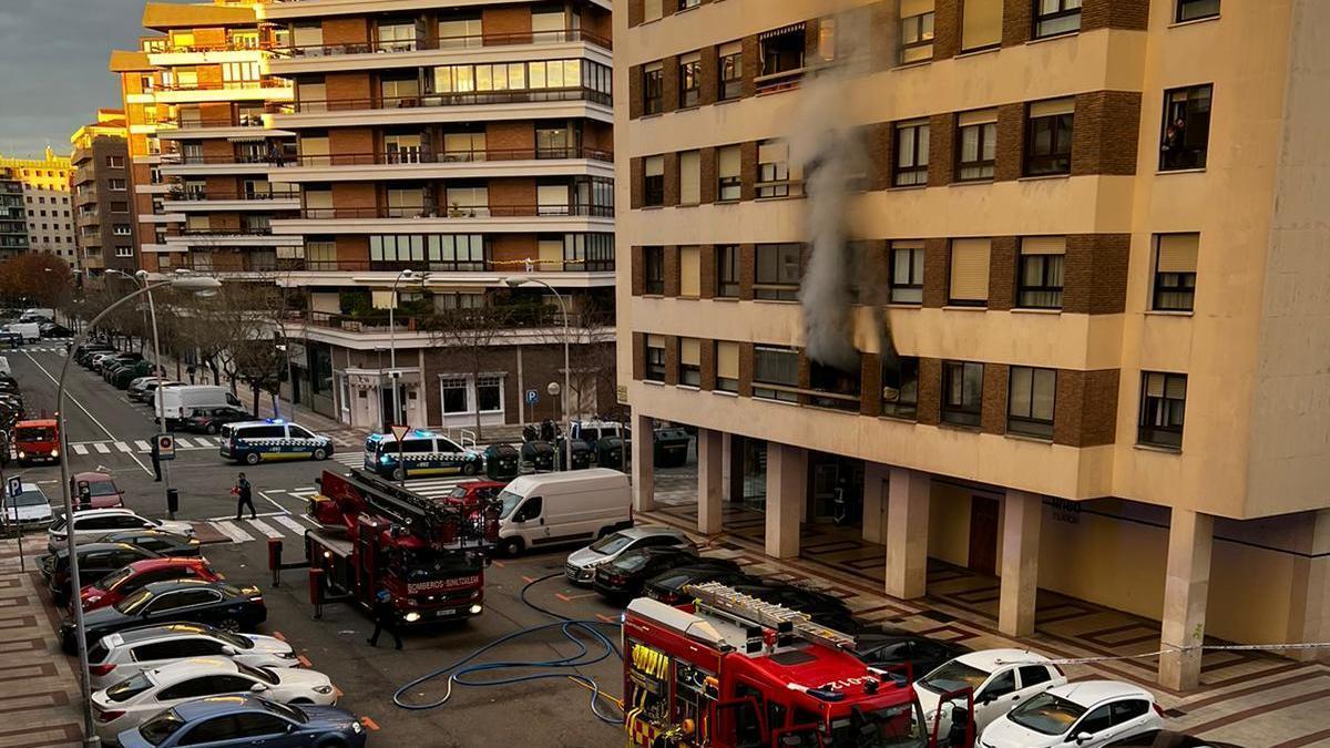 Imagen del bloque incendiado en el barrio de San Juan.