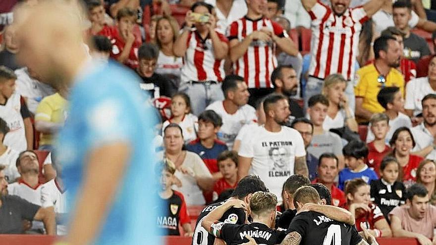 Los jugadores del Athletic celebran la igualada. | FOTO: EFE