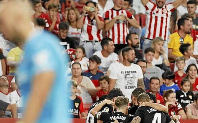 Los jugadores del Athletic celebran la igualada. | FOTO: EFE