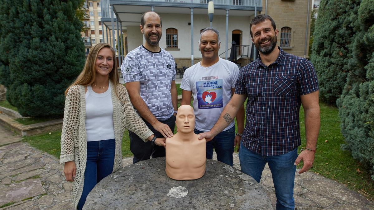 De izquierda a derecha: Edurne Larrasoaña, Aritz Azparren, Clint Jean Louis Fernández y Xabi Luna.