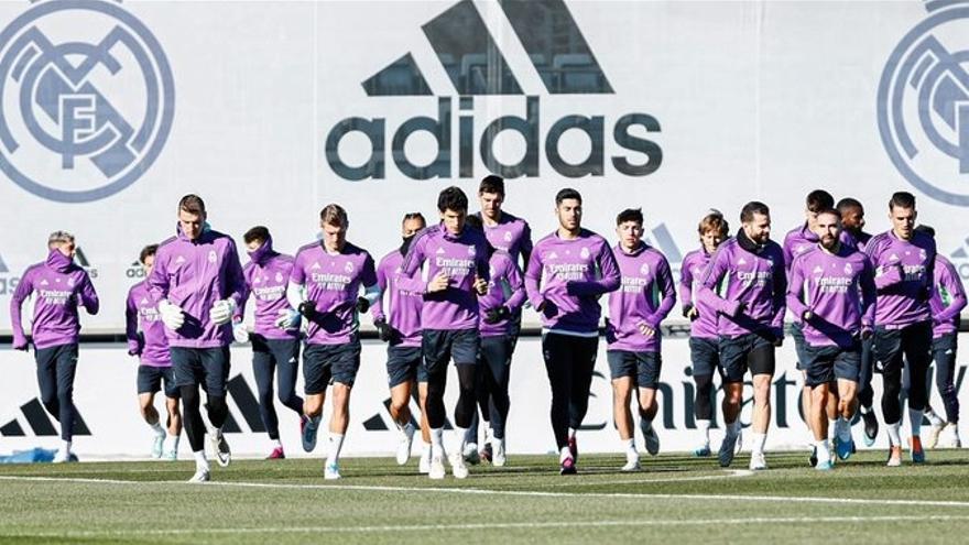 Imagen del entrenamiento del Real Madrid, este sábado en valdebebas.