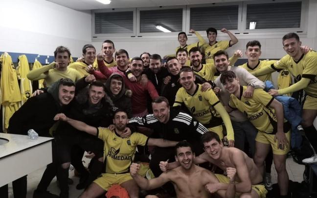 Los jugadores del Lagunak celebran la victoria ante el Ardoi Los jugadores del Lagunak celebran la victoria ante el Ardoi