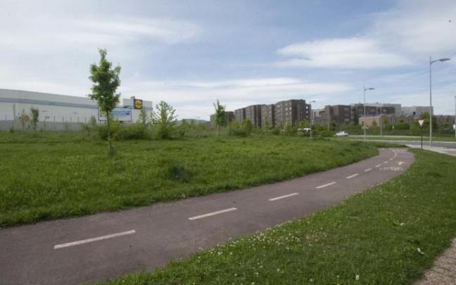 Parcela en la que se construirá un parking en Adurza