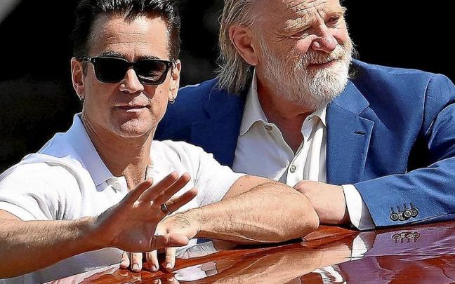 Farrell y Brendan Gleeson llegan en lancha a la playa del Lido Beach en Venecia. Farrell y Brendan Gleeson llegan en lancha a la playa del Lido Beach en Venecia.