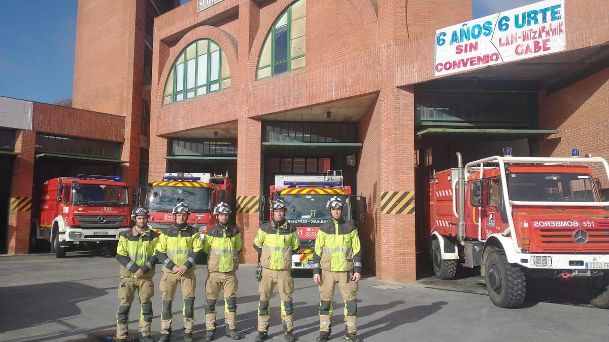 Bomberos rinden homenaje a Iker Bilbao