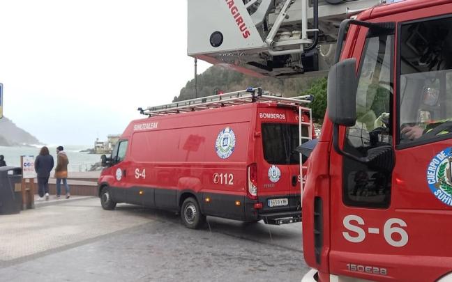 Una dotaci&oacute;n de bomberos.