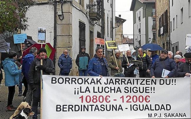 El Movimiento Pensionista de Sakana volvió a concentrarse ayer en Altsasu.