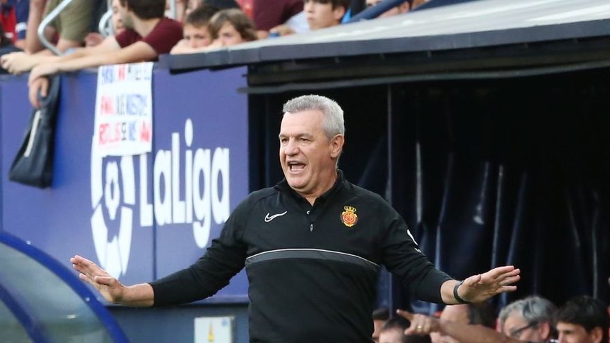 Javier Aguirre, en el Osasuna-Mallorca de la pasada temporada. |