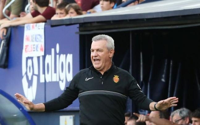Javier Aguirre, en el Osasuna-Mallorca de la pasada temporada. |