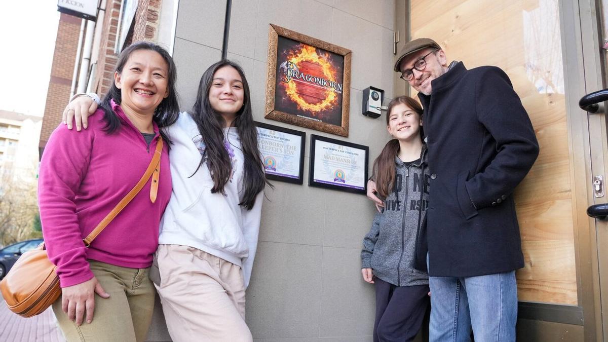 De izquierda a derecha, Lee-Fay Low, Mei Baynes, Aileen Baynes y Tim Baynes.