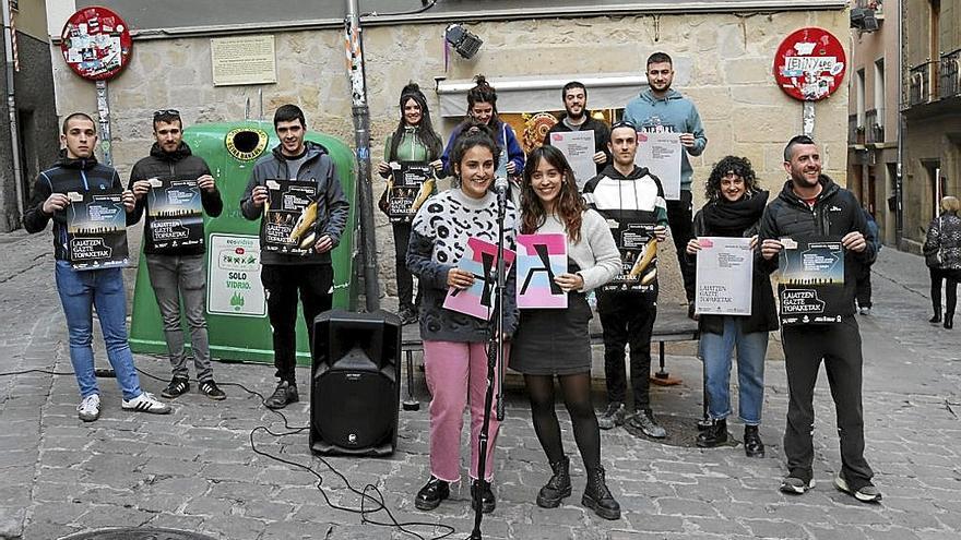 Los y las representantes de los colectivos que participan en el proyecto ‘Laiatzen’. | FOTO: CEDIDA