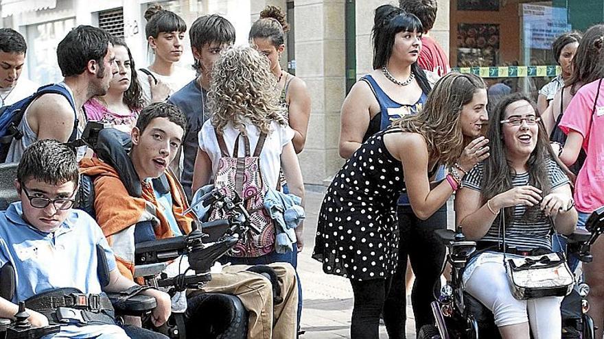 Fiesta de Aspace, asociación que atiende a personas con parálisis cerebral y que necesita con urgencia personas voluntarias. | FOTO: JOSU CHAVARRI