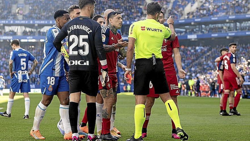 La expulsión de Abde desequilibra el partido para Osasuna.