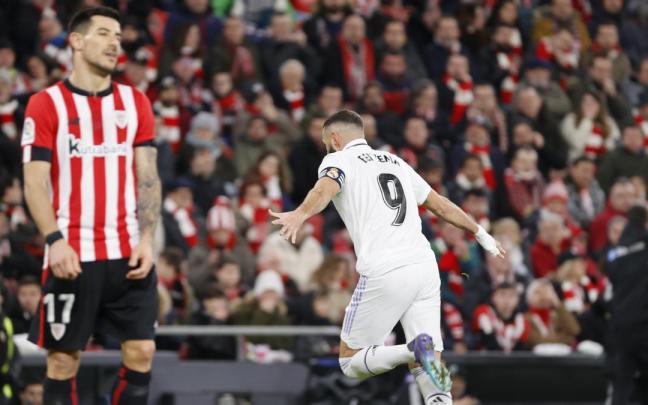 Karim Benzema celebra el gol que adelantaba a su equipo en San Mamés. Karim Benzema celebra el gol que adelantaba a su equipo en San Mamés.