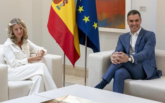 El presidente espa&ntilde;ol, Pedro S&aacute;nchez, y la vicepresidenta segunda, Yolanda D&iacute;az, escenificaron ayer en La Moncloa el acuerdo presupuestario.
