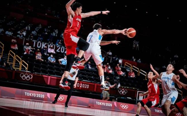 Argentina cumple ante Japón y se mete en cuartos de final