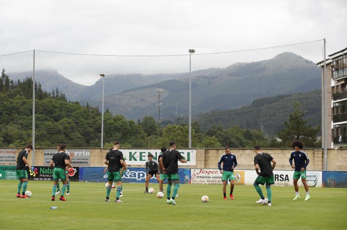 Osasuna calentando