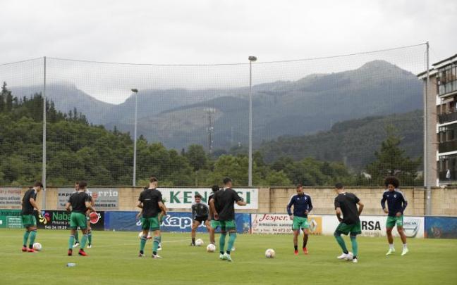 Osasuna calentando