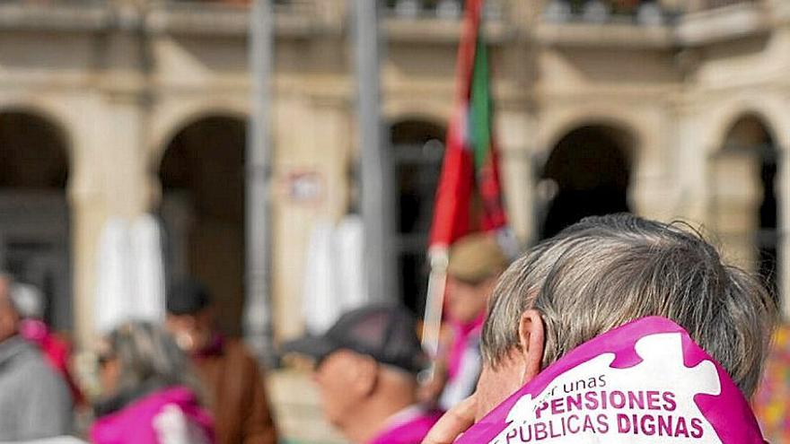 Lerro hauekin batera, atzoko kontzentrazioaren irudia. | ARGAZKIA: A.L.