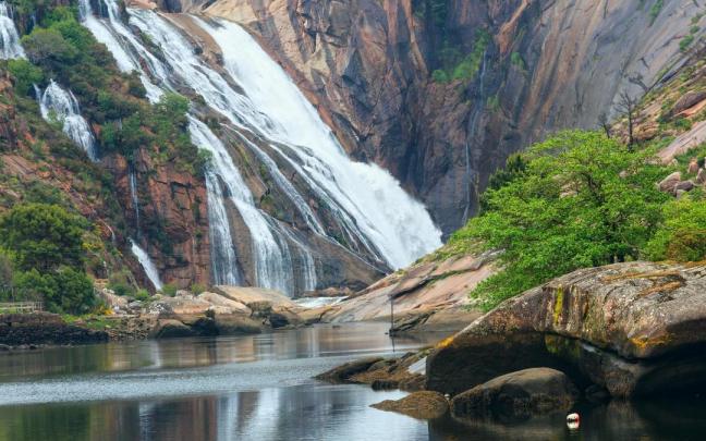 Cascada de Ézaro en Dumbría, La Coruña. Cascada de Ézaro en Dumbría, La Coruña.