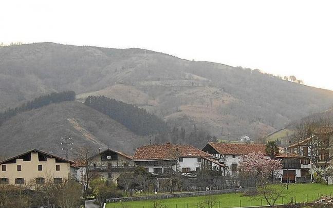 Barrio de Zalain en Bera, desde cuyo deposito se renovar&aacute; la red. | FOTO: A.A.A.