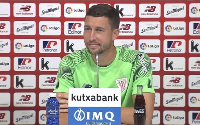 El jugador del Athletic, Óscar de Marcos, durante la rueda de prensa El jugador del Athletic, Óscar de Marcos, durante la rueda de prensa
