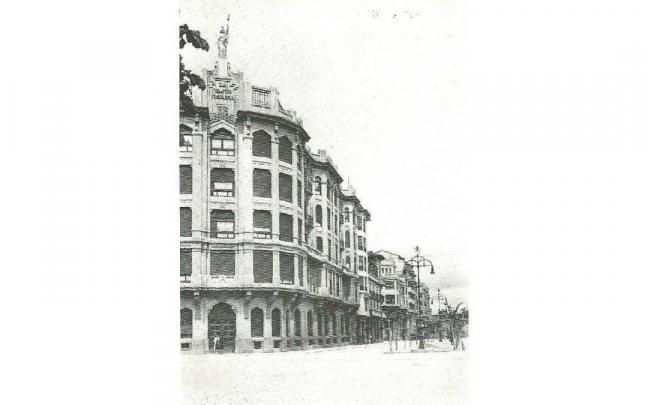 Foto: Guilera. De Arazuri, J.J. "Pamplona, calles y barrios".