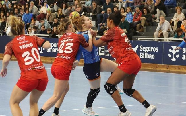Malena Cavo, del Bera Bera, en el partido ante el Besançon jugado en el Gasca. Malena Cavo, del Bera Bera, en el partido ante el Besançon jugado en el Gasca.