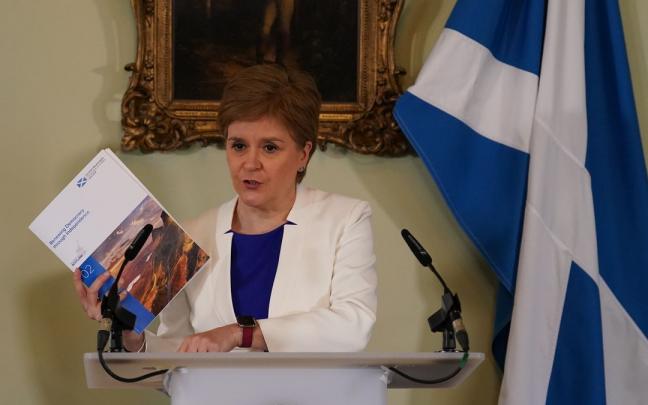 La ministra principal escocesa, Nicola Sturgeon, durante al presentación de su plan para convocar otro referéndum de independencia. La ministra principal escocesa, Nicola Sturgeon, durante al presentación de su plan para convocar otro referéndum de independencia.