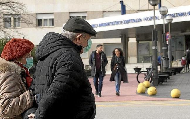 Lerro hauekin batera agertzen den irudian, Txagorritxu ospitaleko kanpoaldeko irudia. | ARGAZKIA: JOSU CHAVARRI