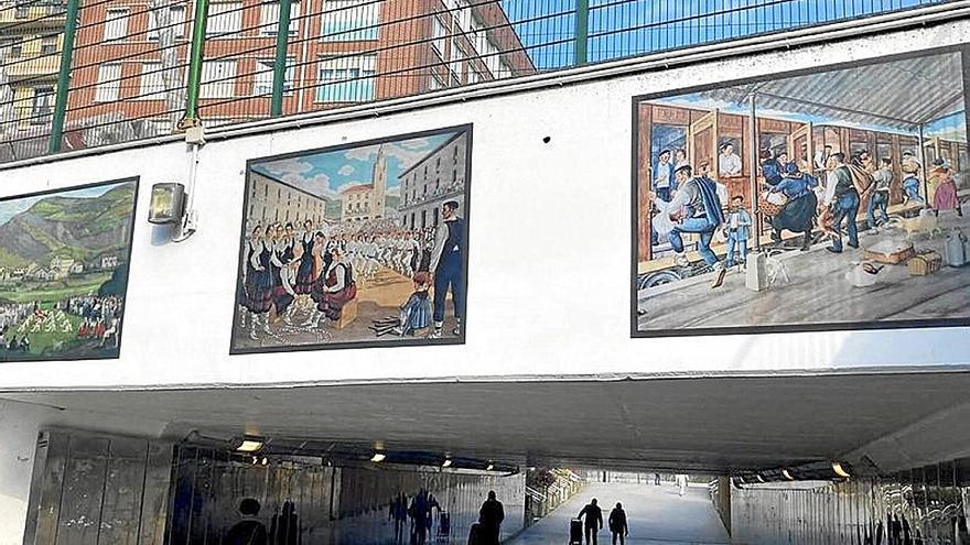 Cuadros de Arrue en el túnel de la estación central de tren. | FOTO: A.O.