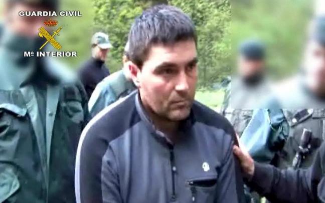 Aitor Esnaola durante un registro con la Guardia Civil.