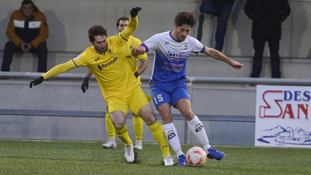 Lance de un partido disputado entre el Burladés y el Alesves