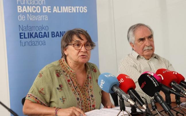 La presidenta del Banco de Alimentos, Marisol Villar, y el secretario, Ramón Navarro, ayer. La presidenta del Banco de Alimentos, Marisol Villar, y el secretario, Ramón Navarro, ayer.