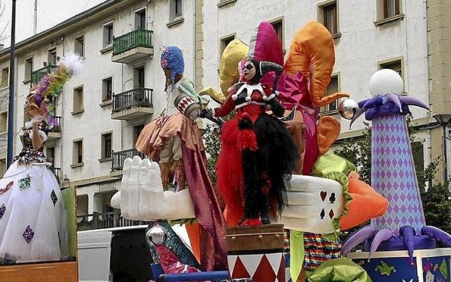 Una carroza en el desfile del año pasado. | FOTO: A.M.
