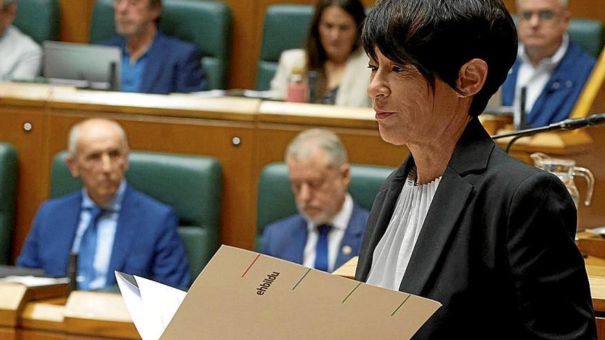 Maddalen Iriarte, durante el pleno del viernes en el que se debatió sobre la RGI. | FOTO: EFE