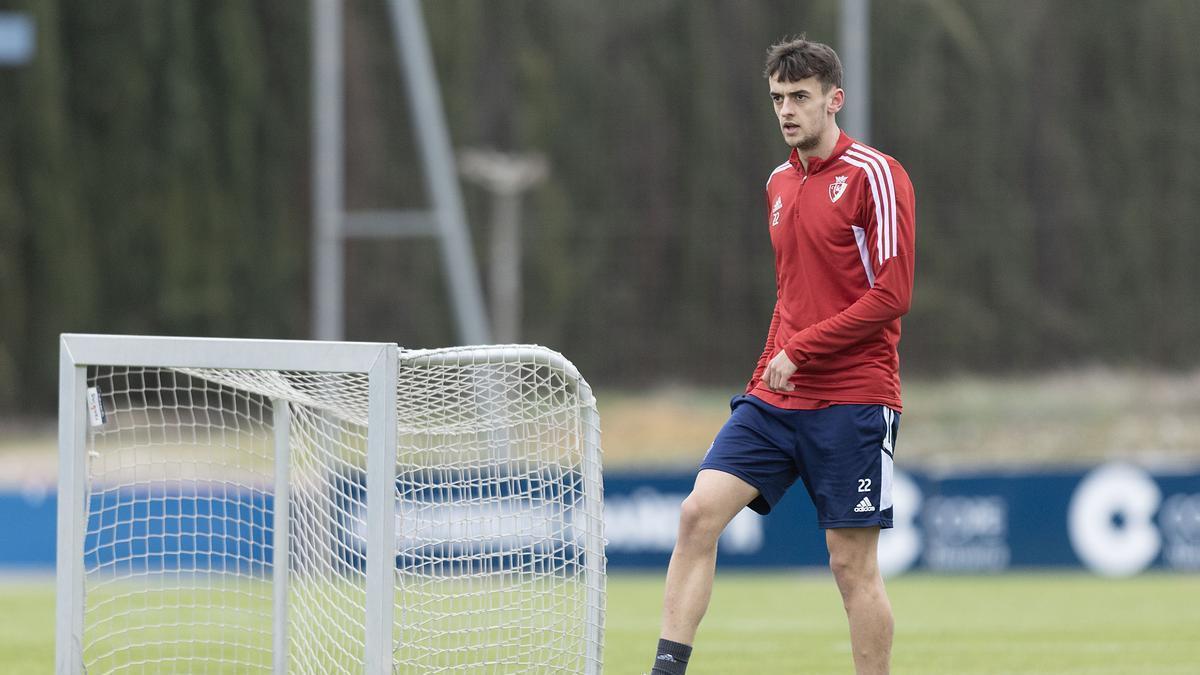 Aimar Oroz, autor del gol de la victoria en Liga contra el Sevilla en El Sadar, durante el entrenamiento de ayer en Tajonar.