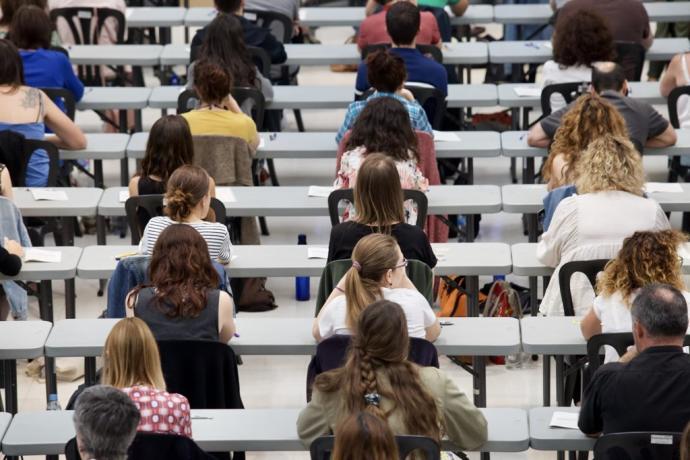 Aspirantes a las plazas de administrativos de la Oferta de Empleo Público (OPE) de la Diputación