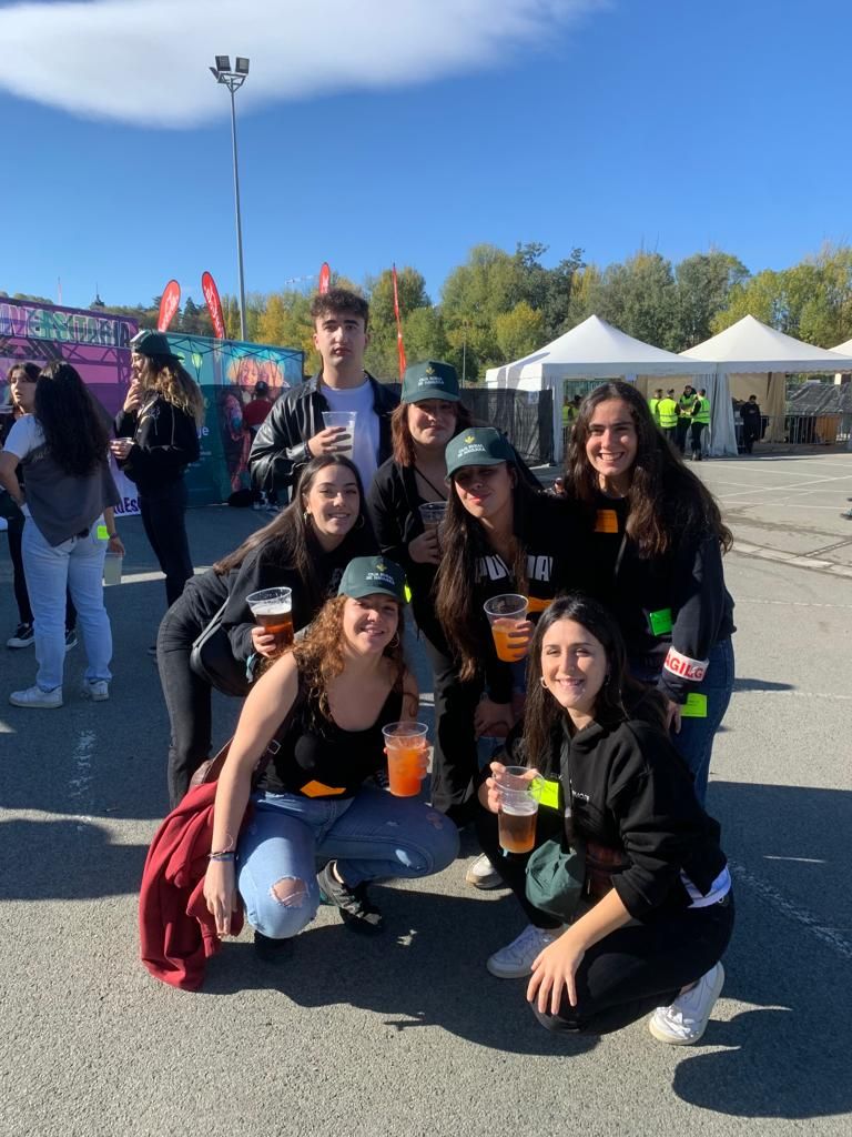 Claudia Abejón, Uxue Alonso, Myriam Ciriza, Andrea Fuente, Nahia Denia, Javier Ibañez y Clara Ceniceros