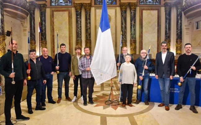 Presentación de la Tamborrada de Adultos del Día de San Sebastián, este lunes, en el Ayuntamiento de Donostia