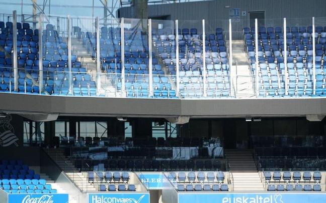 Nueva cristalera de protección en la zona visitante de Anoeta Nueva cristalera de protección en la zona visitante de Anoeta