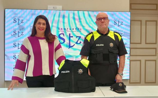 Itziar Uterra y Juan Núñez, con el chaleco. Itziar Uterra y Juan Núñez, con el chaleco.
