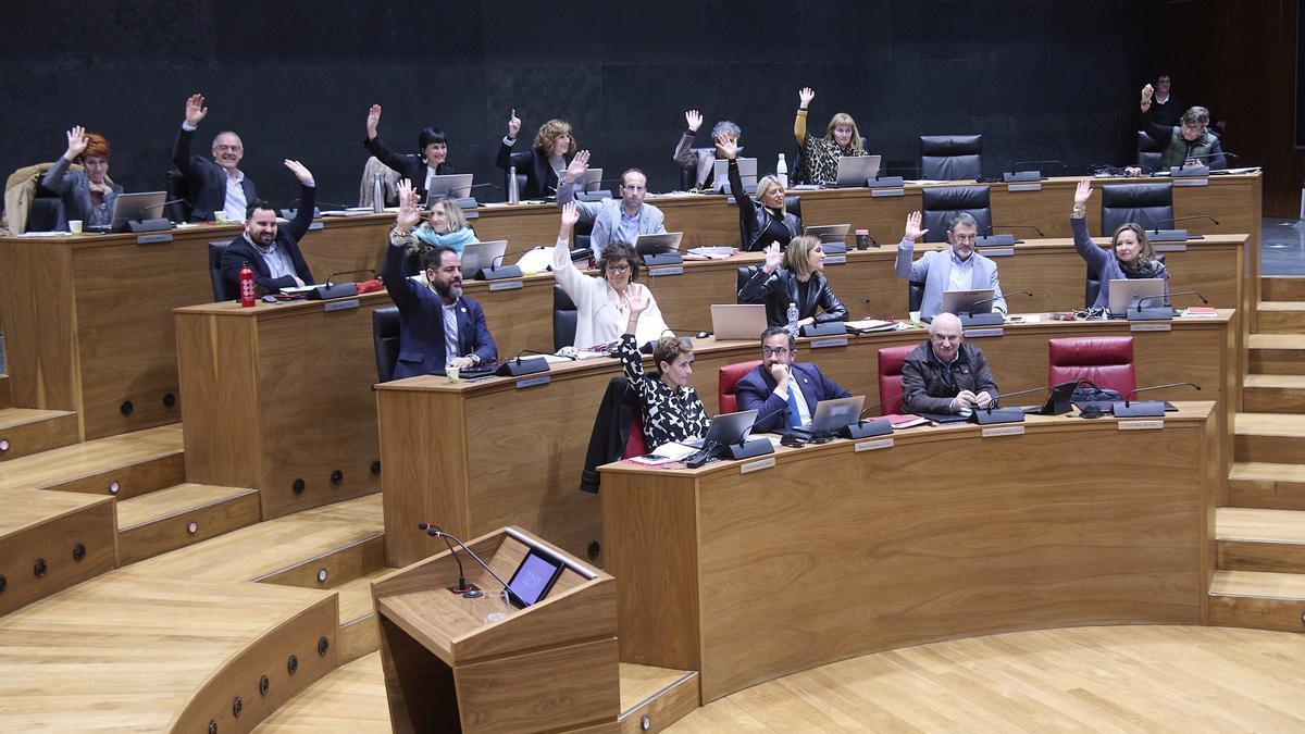 Un momento del pleno de este jueves en el Parlamento de Navarra.