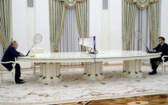 La mesa que usaba Putin para sus reuniones internacionales protagonizó numerosos memes.